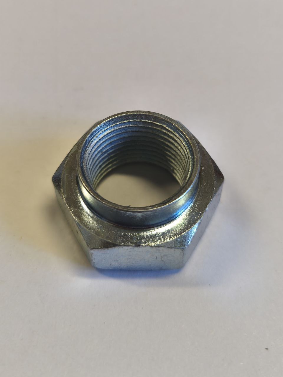 Гайка М20*1,5 ступицы 2108